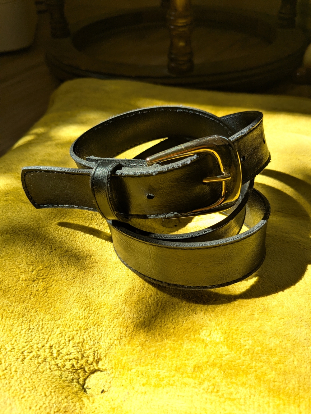 Vtg 90's Classic Black Belt with Gold Buckle💫